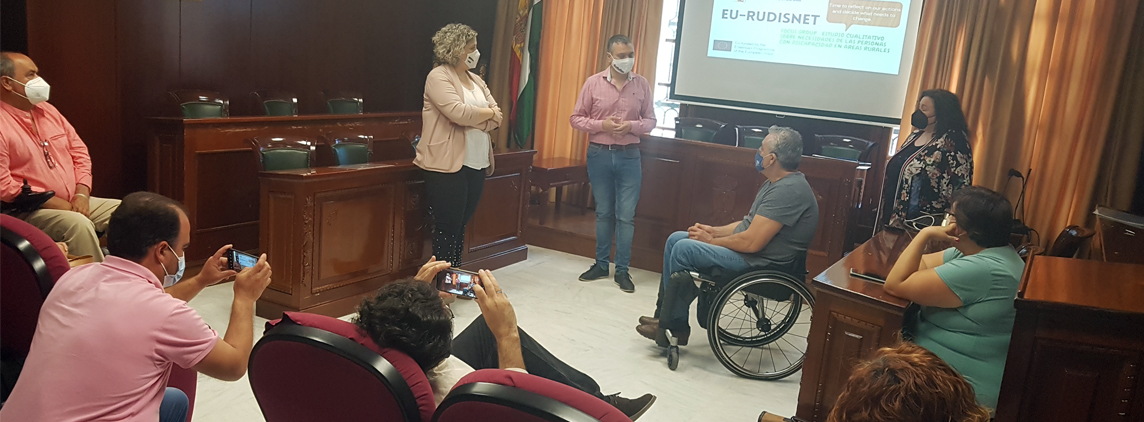 Fotografía grupo de discusión Ayuntamiento de Bollullos de la Mitación - EURUDISNET